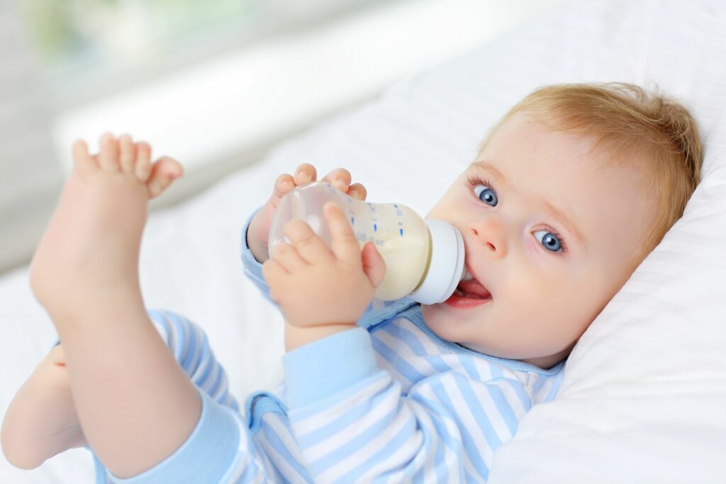 如何預防寶寶「奶瓶性齲齒」？嬰兒口腔保健該做到這三點！